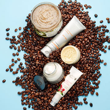 Vários produtos utilizam os benefícios cosméticos da cafeína